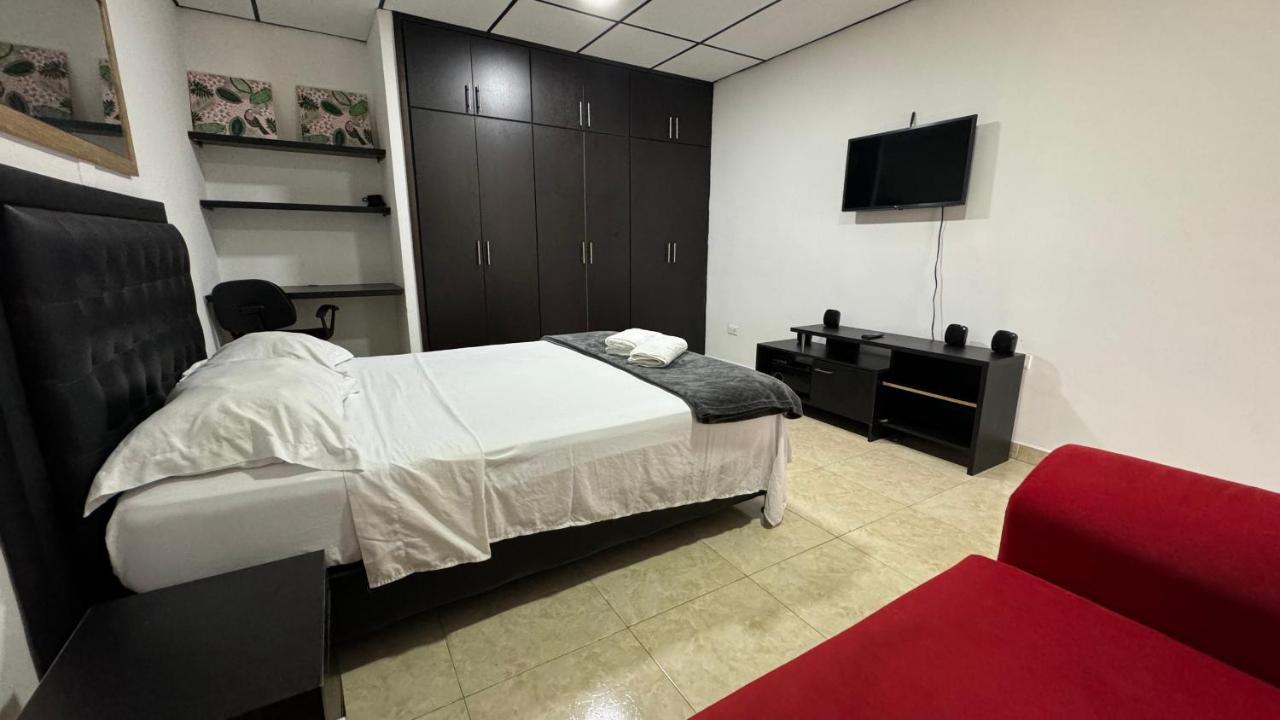 Acogedor Apartaestudio Ubicado En La Zona Rosa De Pereira Apartment Exterior photo